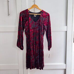 NWT Velvet Burnout dress by Taylor | US10
